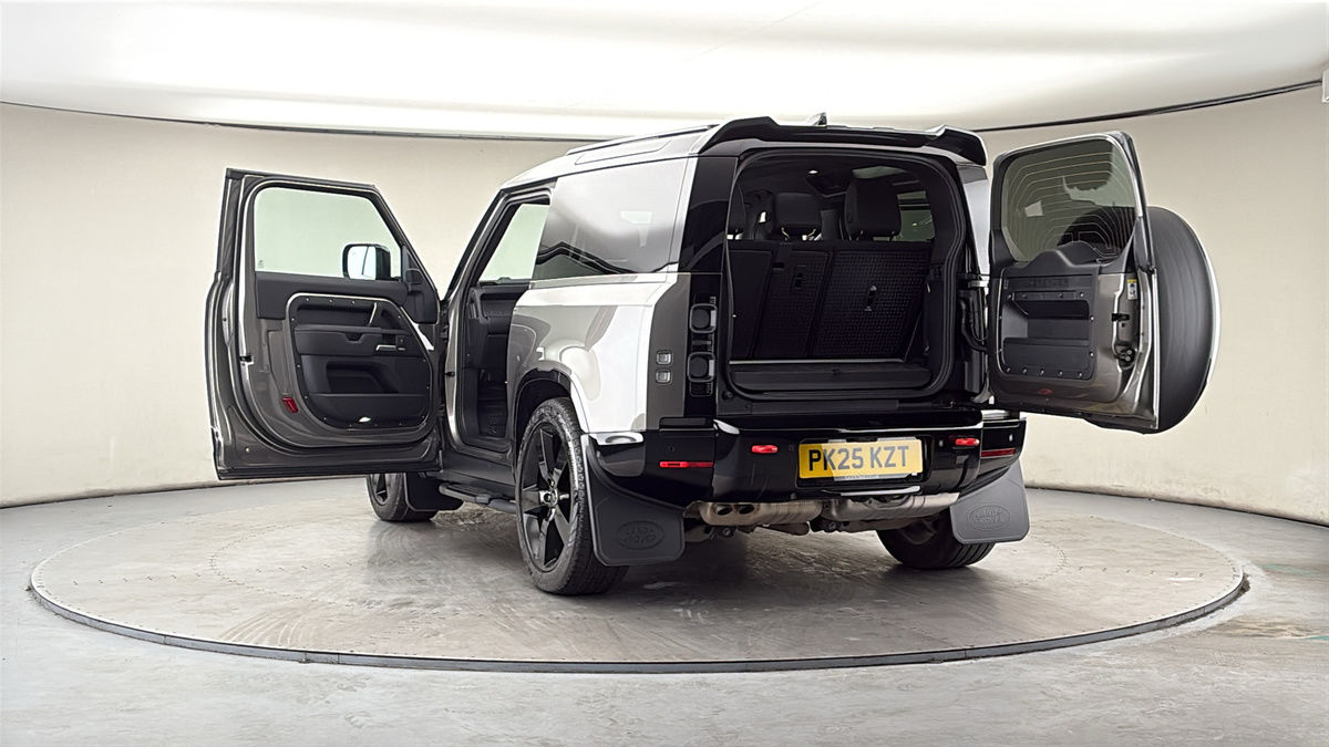 More views of Land Rover Defender 90