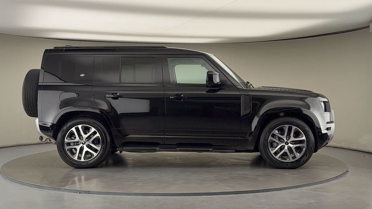 Land Rover Defender 110 Image 16