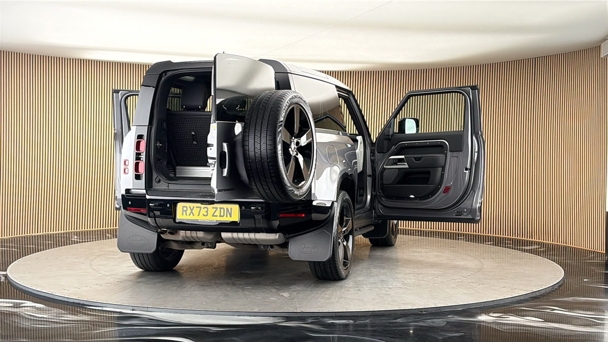 More views of Land Rover Defender 90