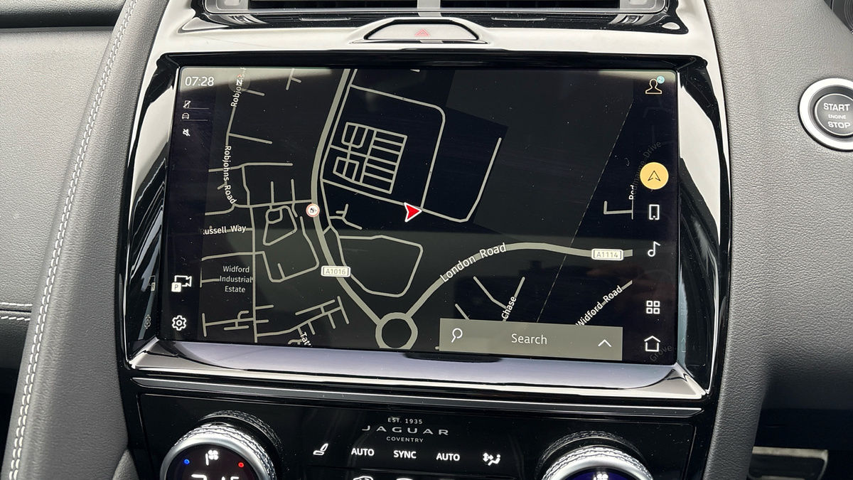 Jaguar E-PACE Image 17