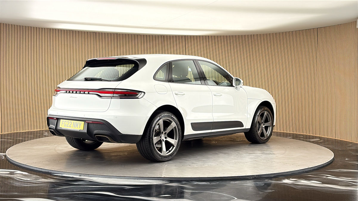 Porsche Macan Image 21