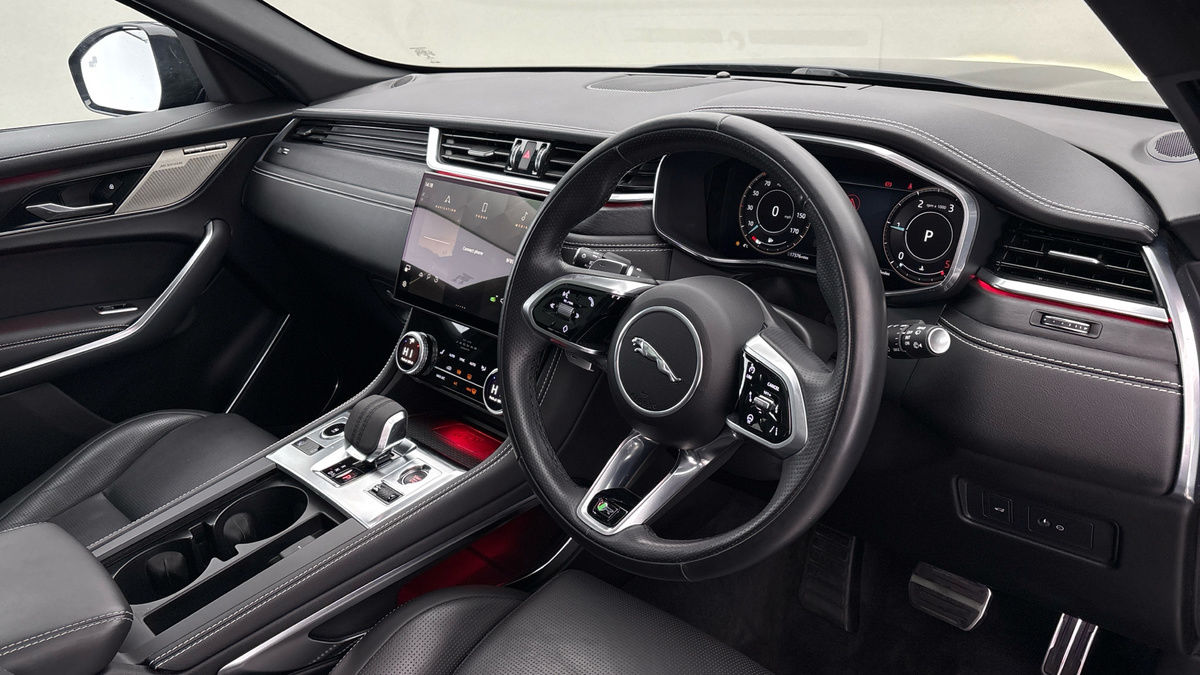 Jaguar F-PACE Image 5