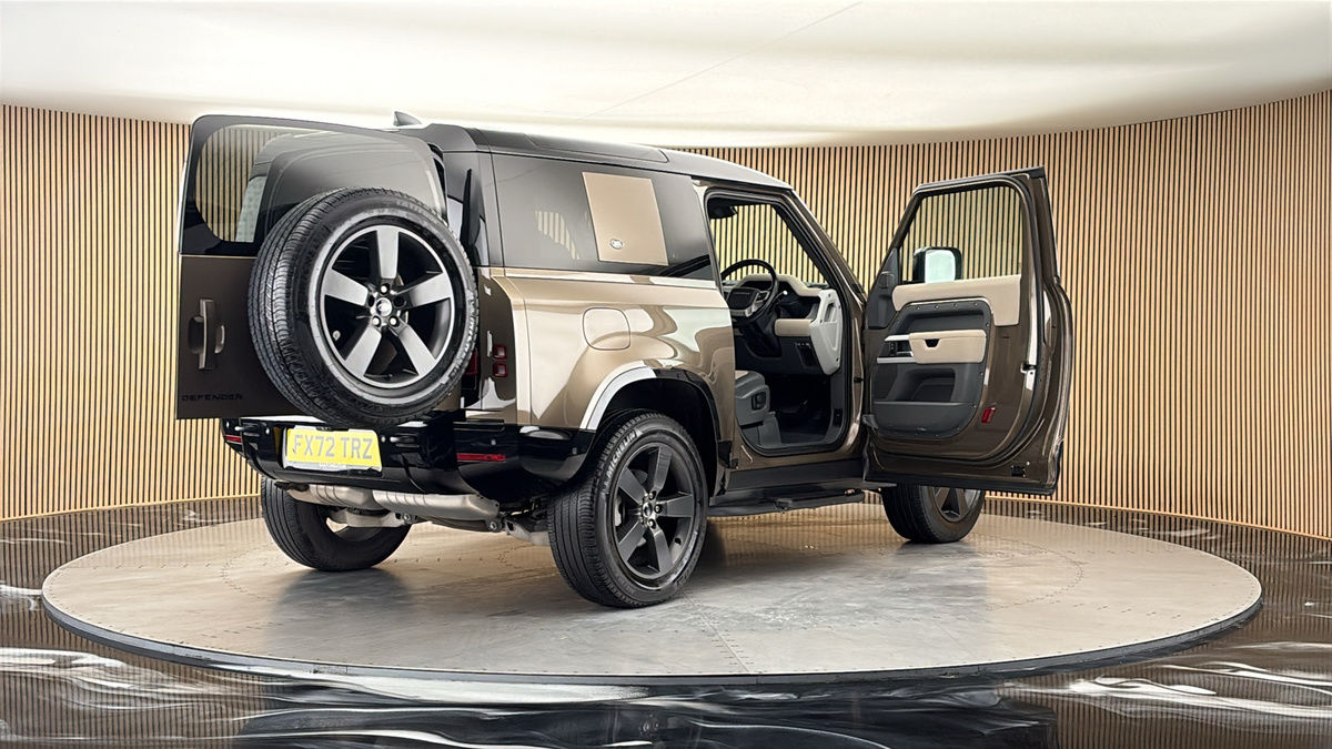 More views of Land Rover Defender 90