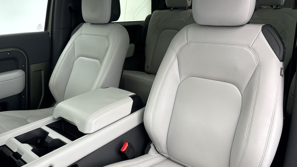 Land Rover Defender 90 Image 7