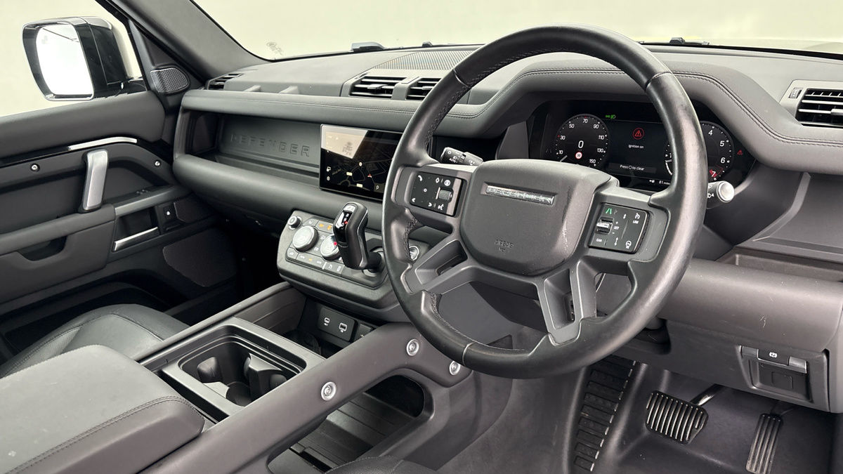 Land Rover Defender 110 Image 5