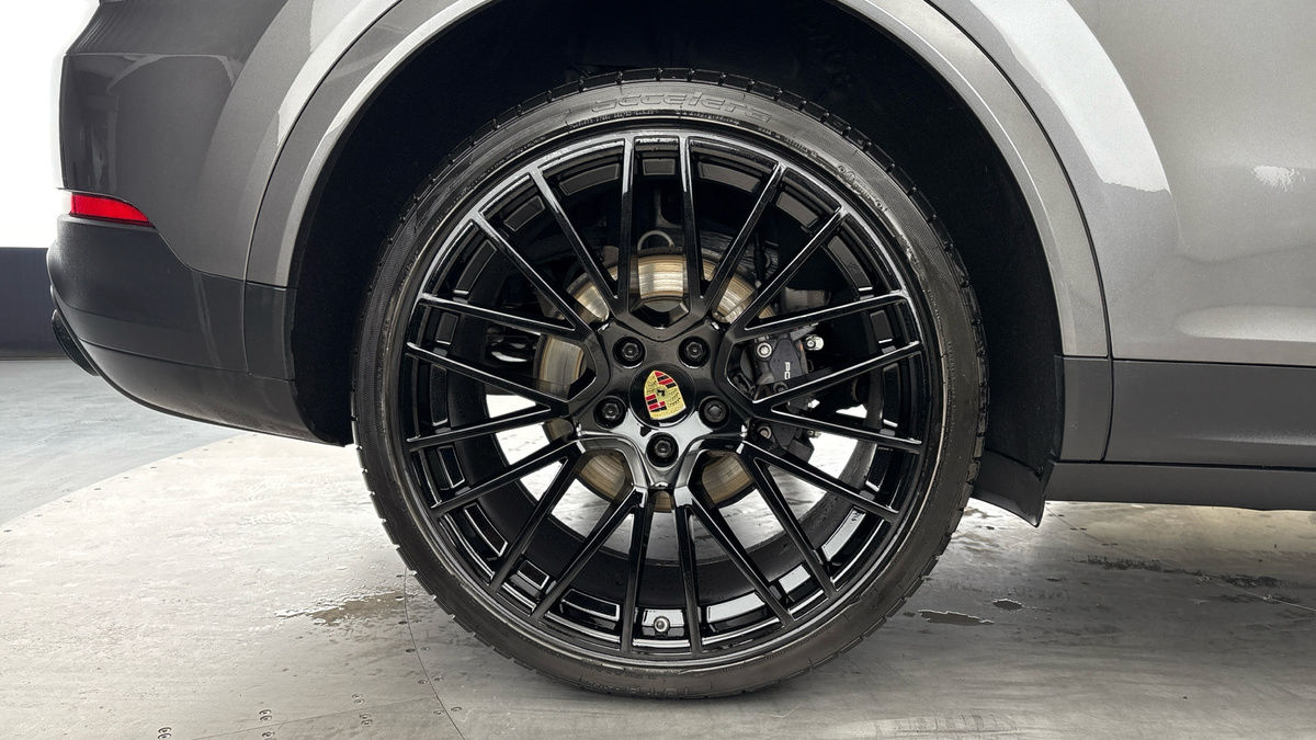 Porsche Cayenne Image 10
