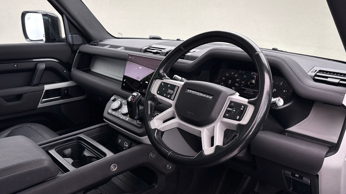 Land Rover Defender 110 Image 5