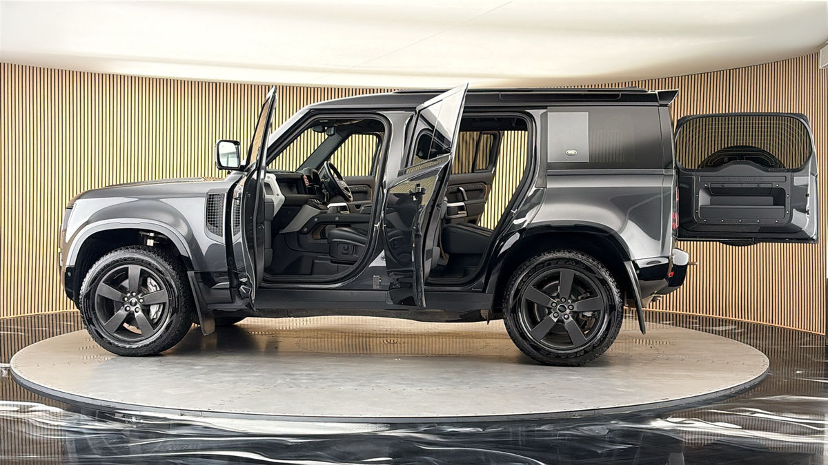More views of Land Rover Defender 110