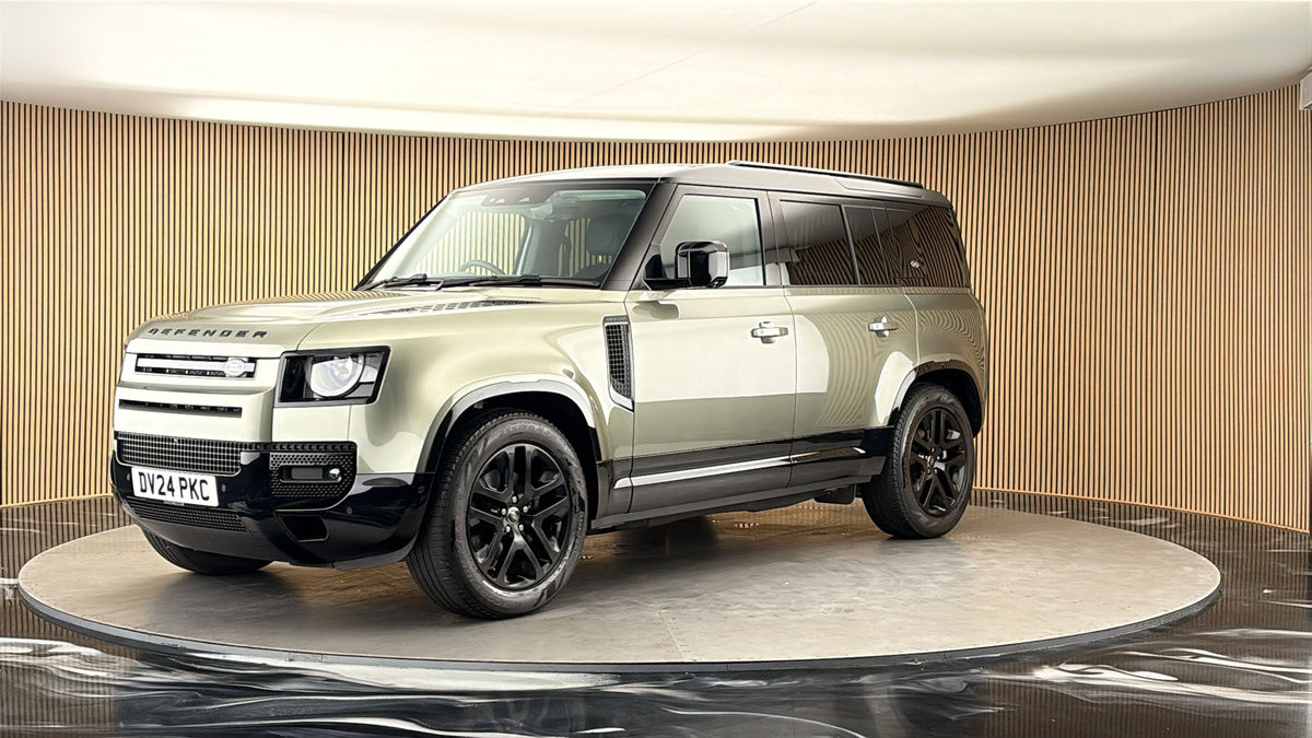 Land Rover Defender 110 Image 20