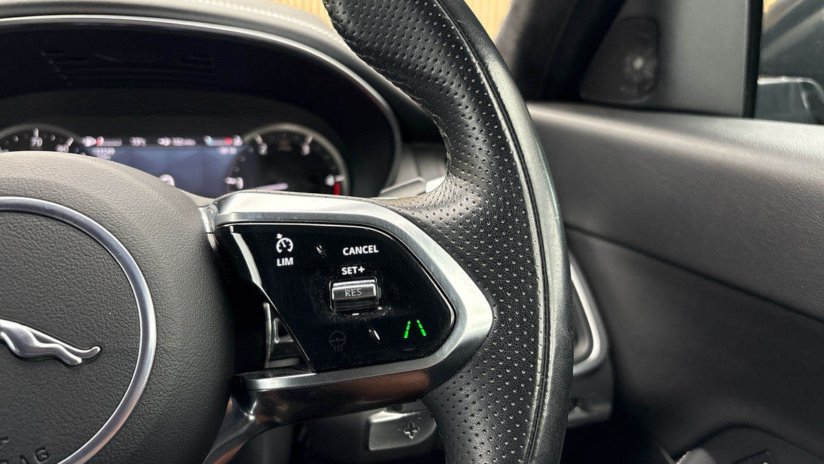 Jaguar E-PACE Image 14