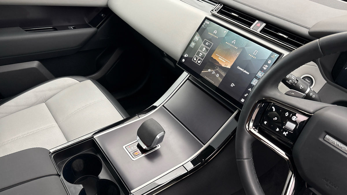 Land Rover Range Rover Velar Image 18
