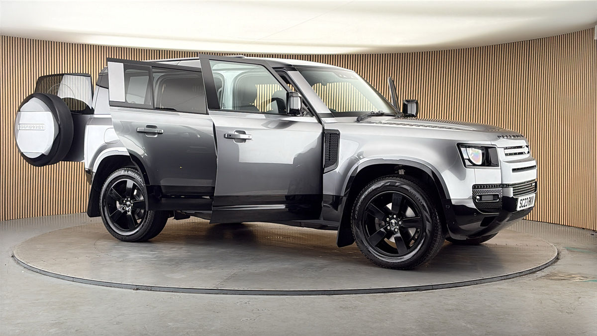 More views of Land Rover Defender 110