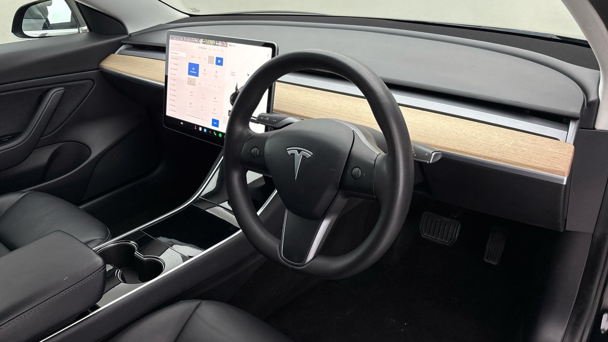 Tesla Model 3 Image 5