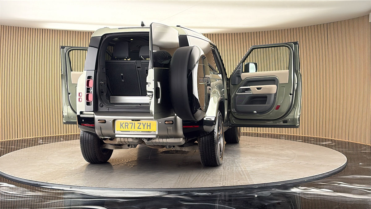 More views of Land Rover Defender 90