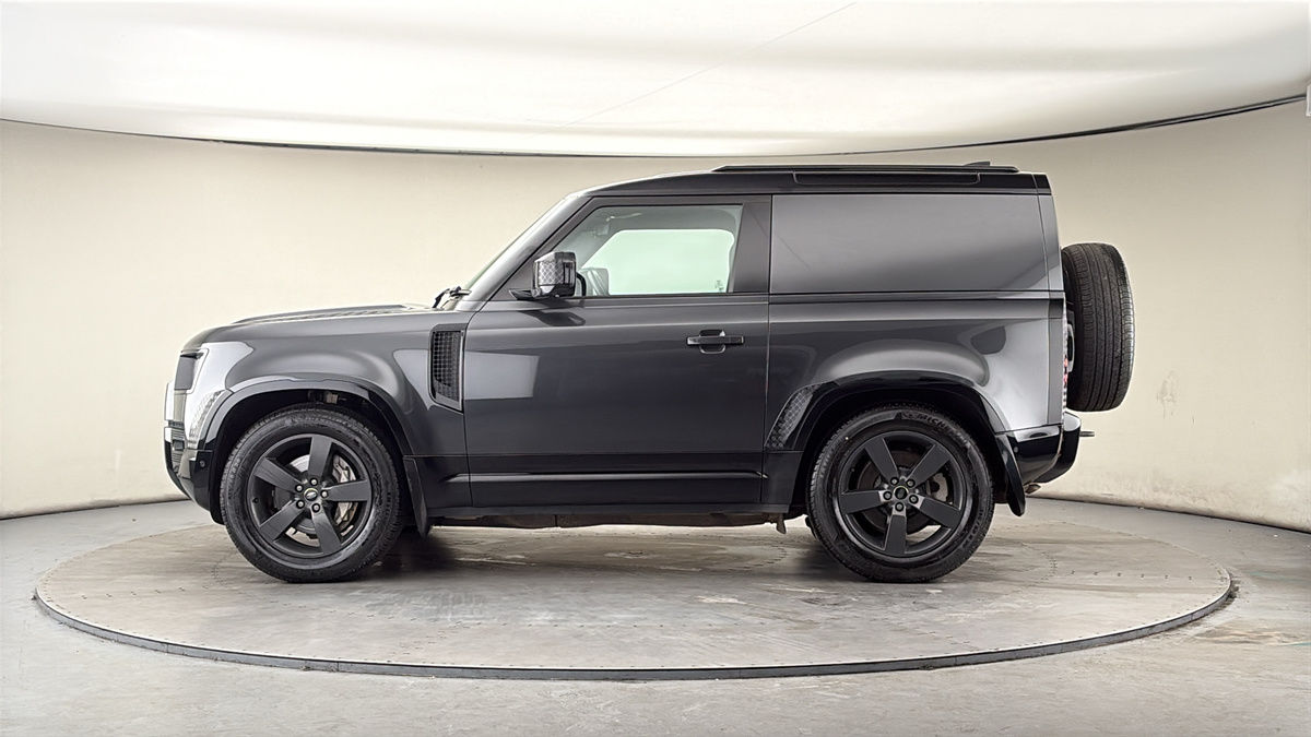 Land Rover Defender 90 Image 15