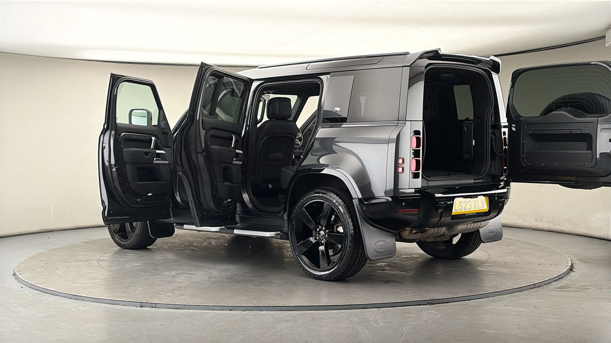 More views of Land Rover Defender 110