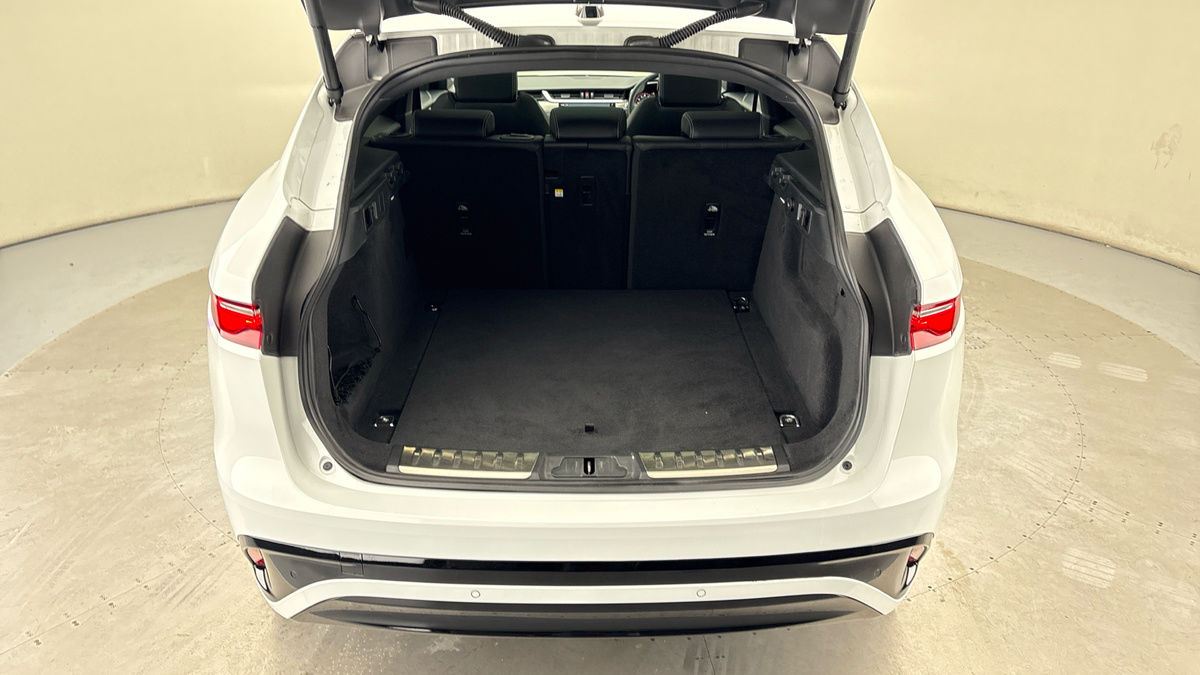 Jaguar F-PACE Image 11