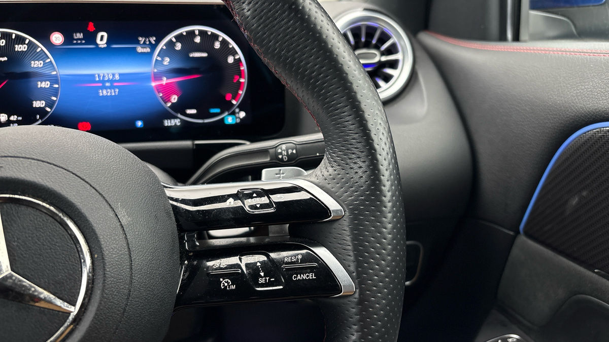 Mercedes-Benz GLA Image 14