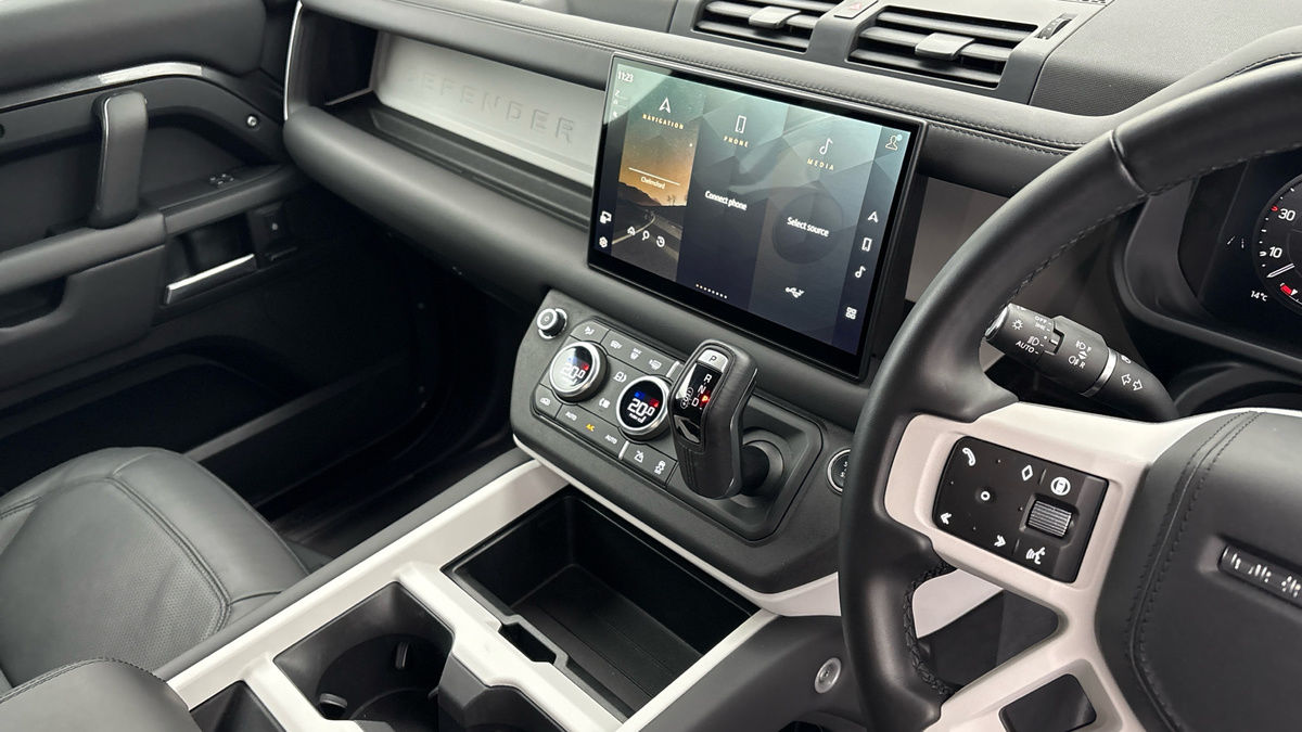 Land Rover Defender 110 Urban Image 18