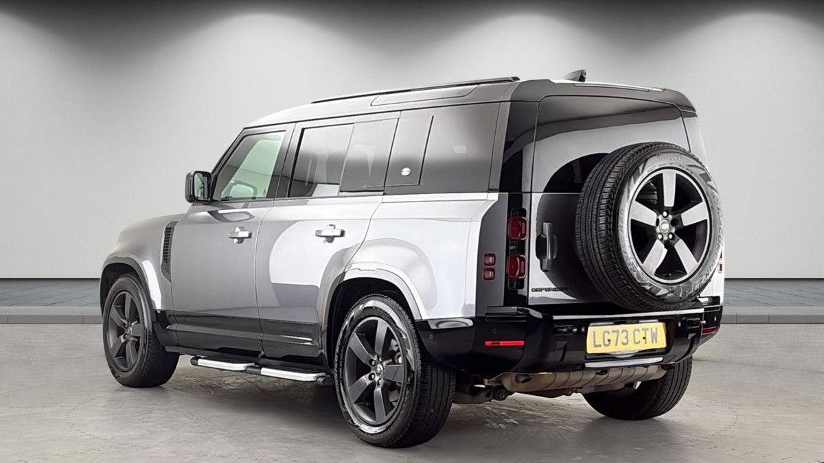 Land Rover Defender 110 Image 2