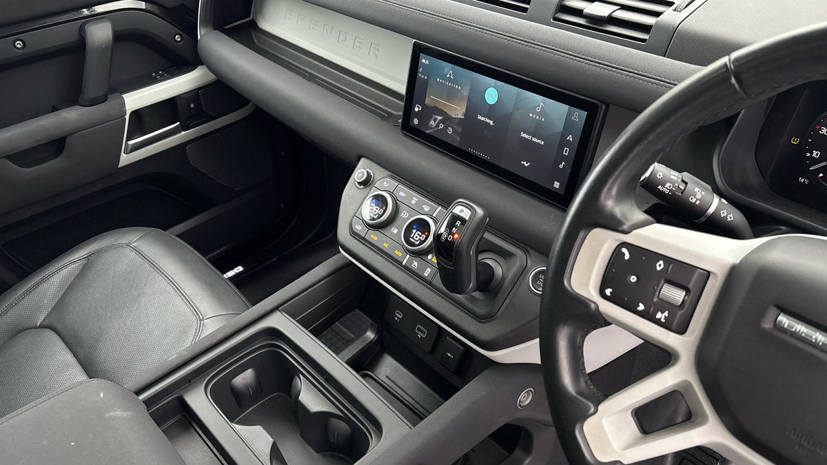 Land Rover Defender 110 Urban Image 18
