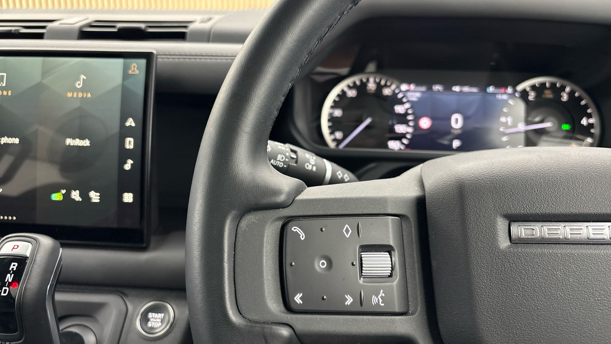 Land Rover Defender 110 Image 13