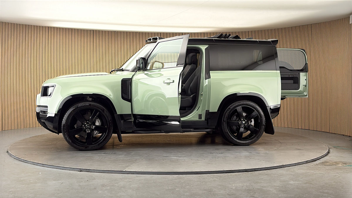 More views of Land Rover Defender 90