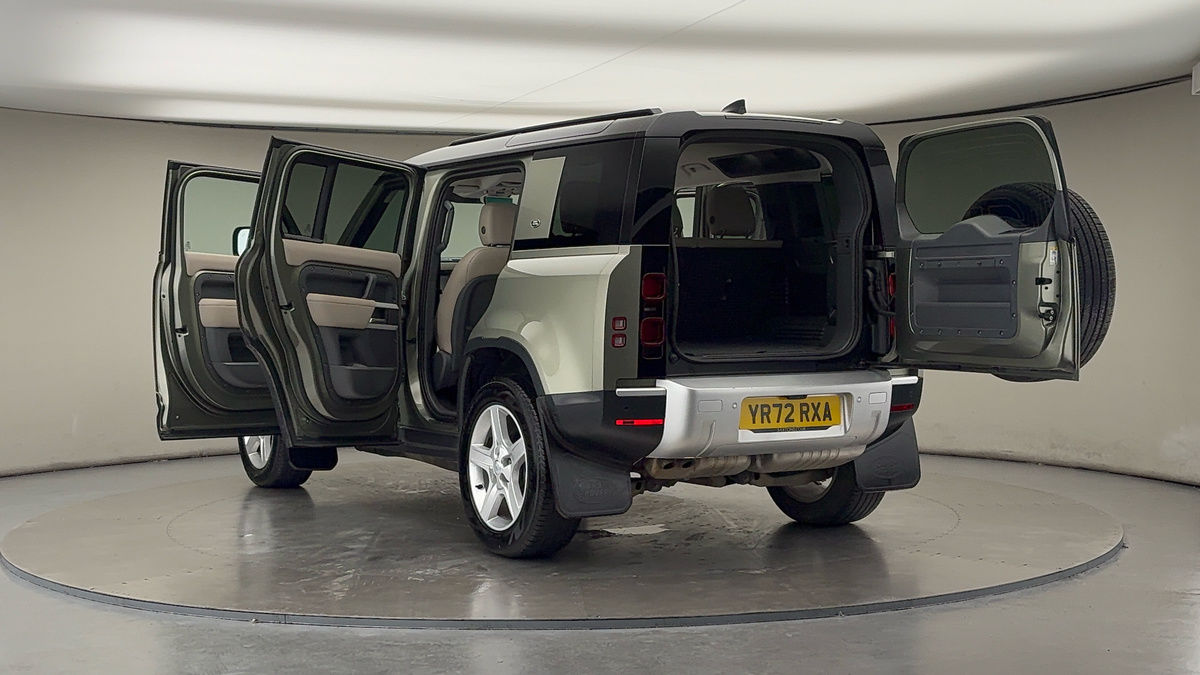 Land Rover Defender 110 Image 23