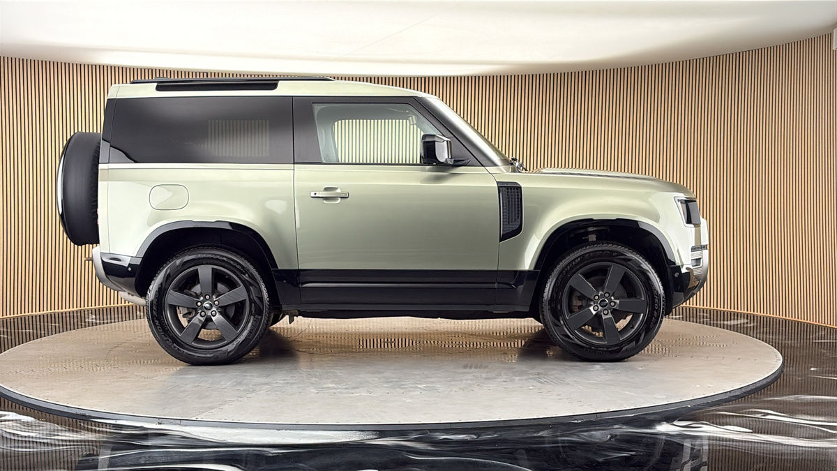 More views of Land Rover Defender 90