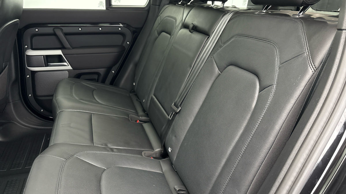 Land Rover Defender 110 Urban Image 8
