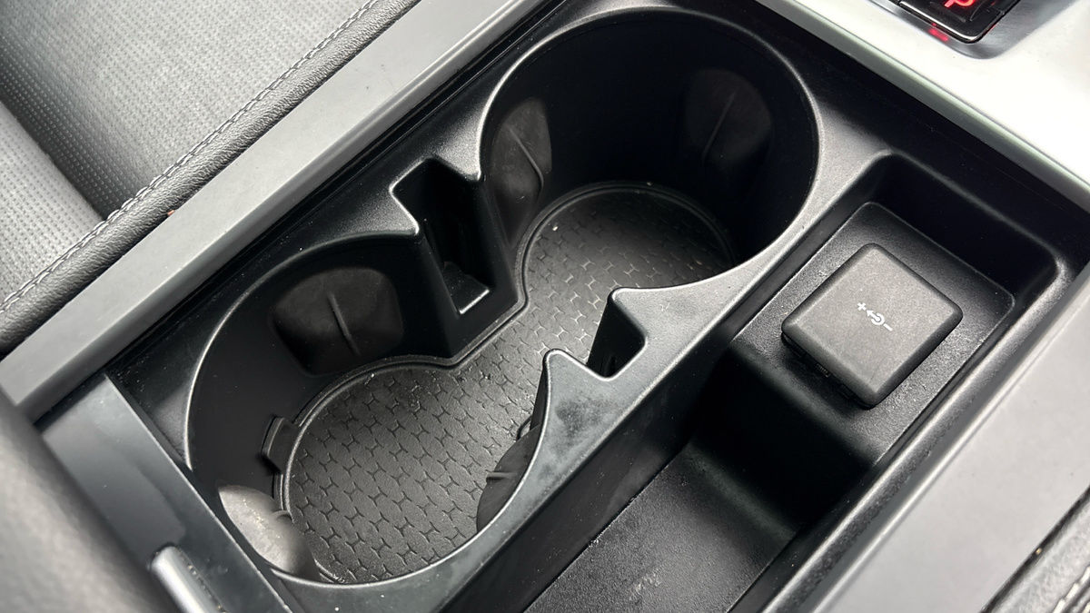 Jaguar F-PACE Image 29
