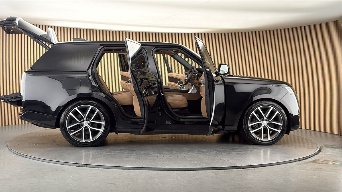 More views of Land Rover Range Rover
