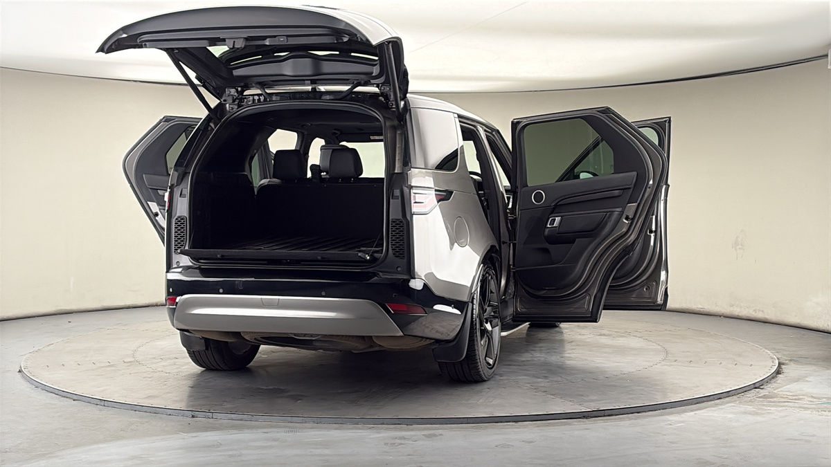 More views of Land Rover Discovery