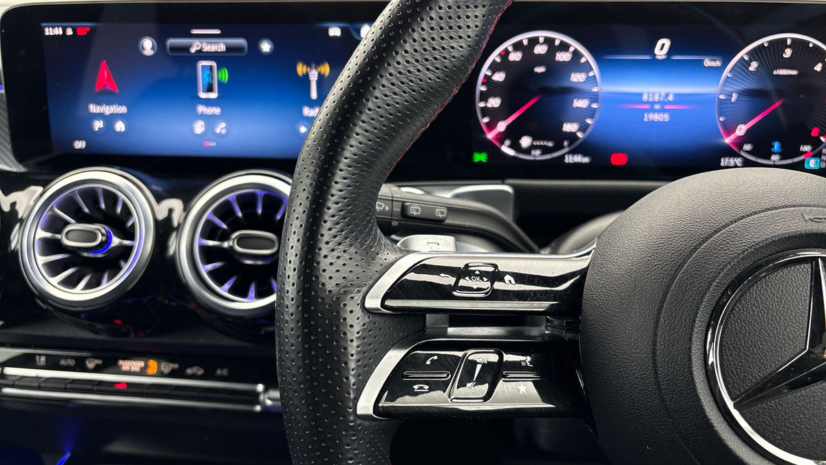 Mercedes-Benz GLB Image 13