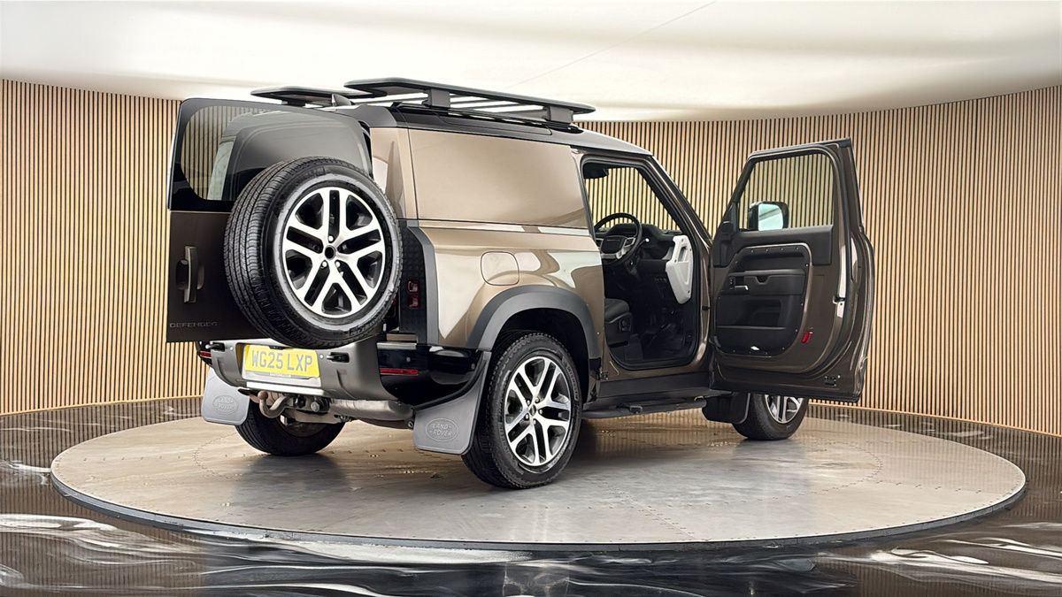 More views of Land Rover Defender 90