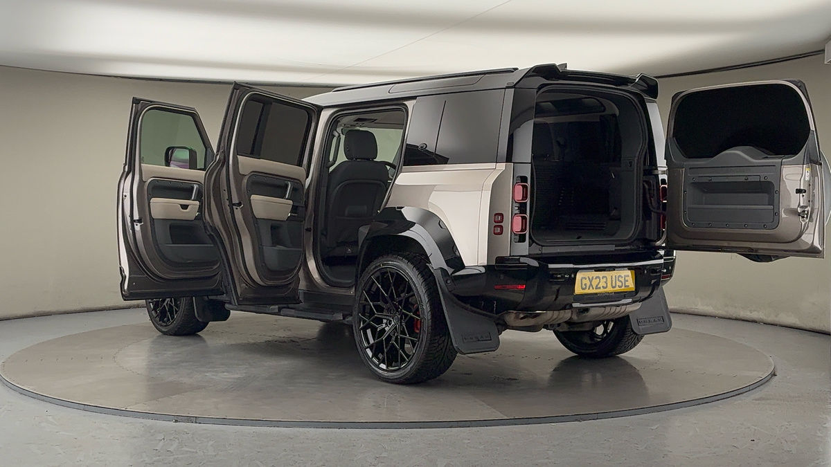 More views of Land Rover Defender 110
