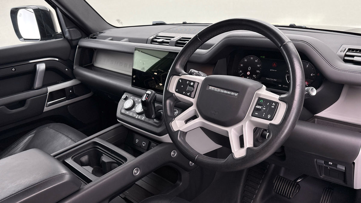 Land Rover Defender 110 Image 5
