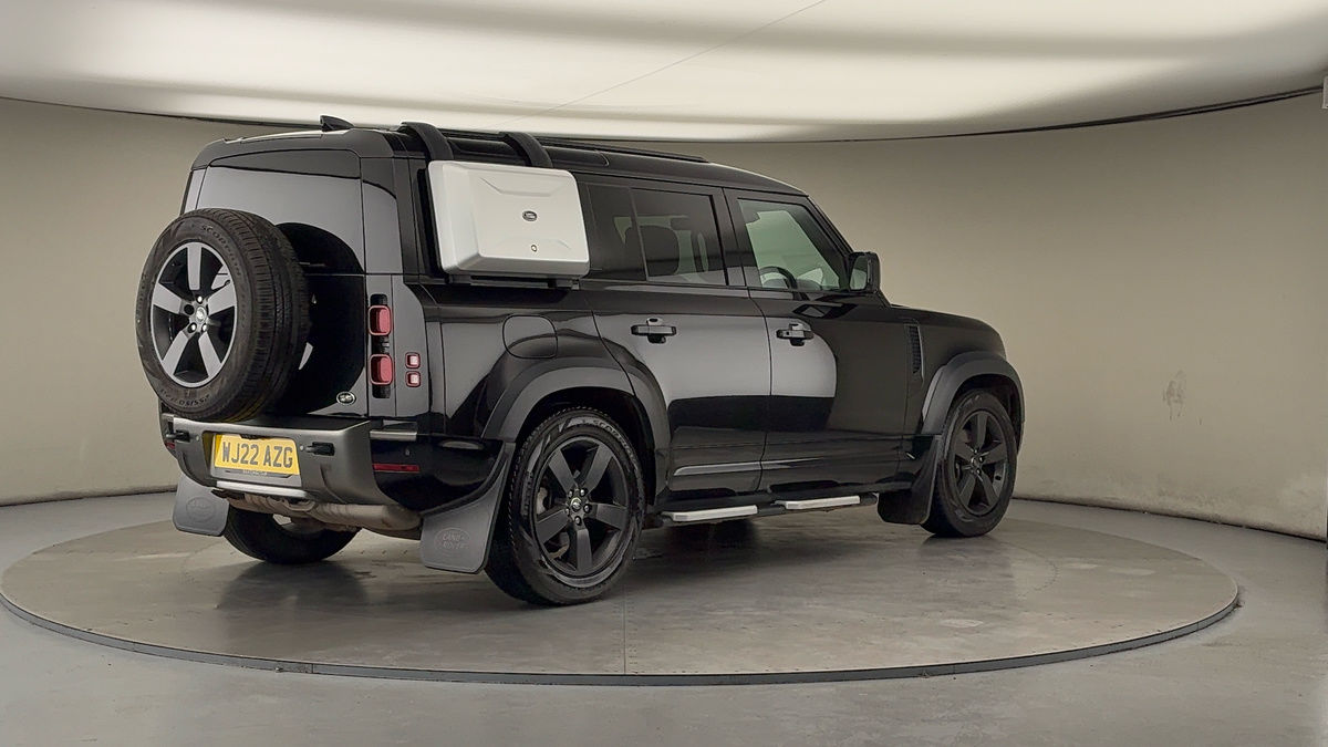 Land Rover Defender 110 Image 21