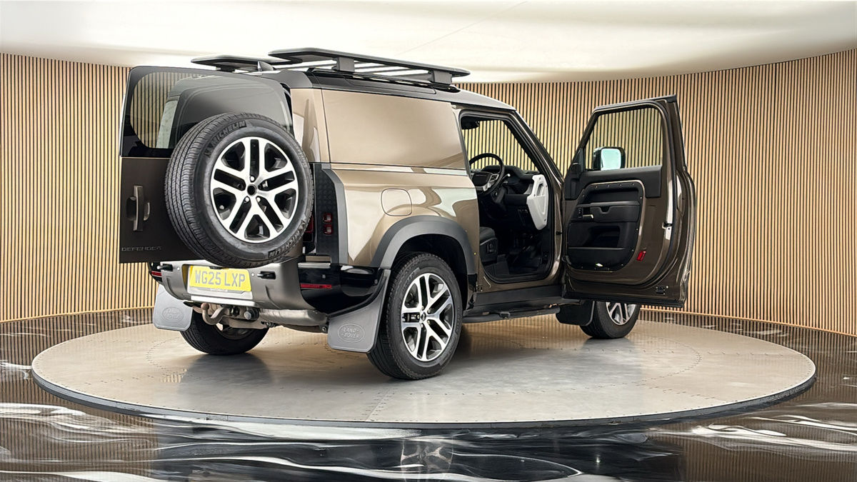 More views of Land Rover Defender 90
