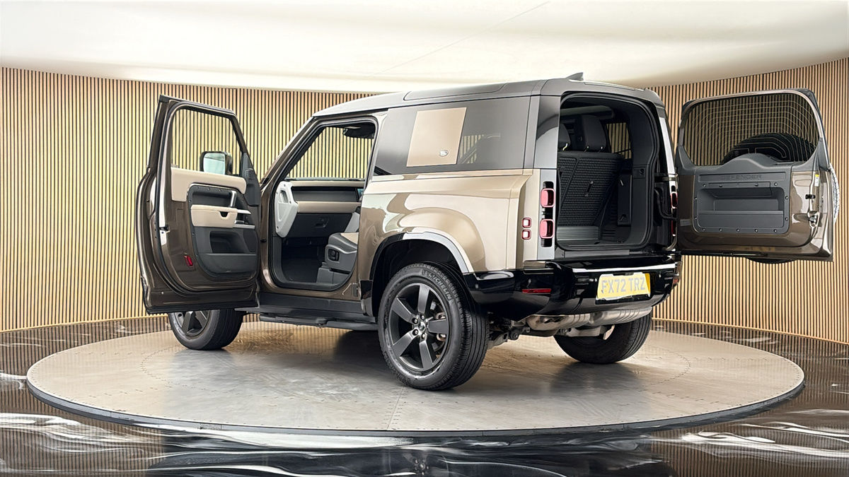 More views of Land Rover Defender 90