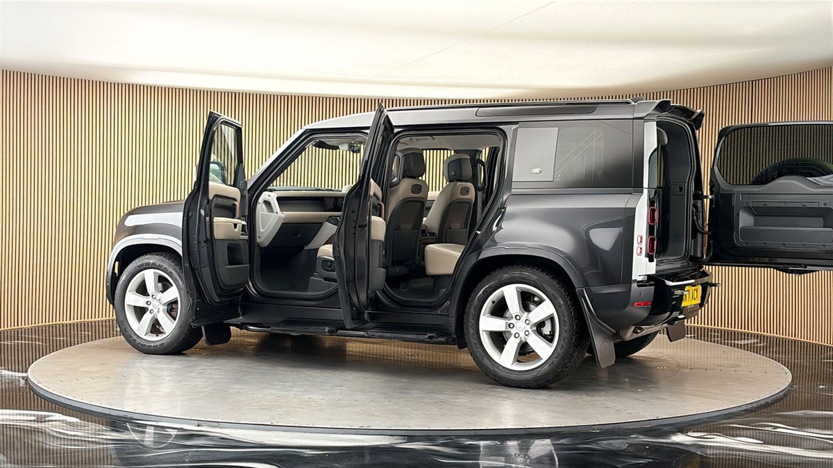 More views of Land Rover Defender 110