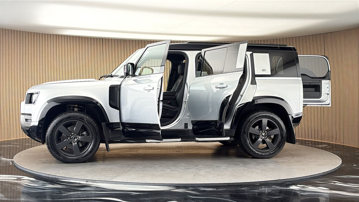 More views of Land Rover Defender 110