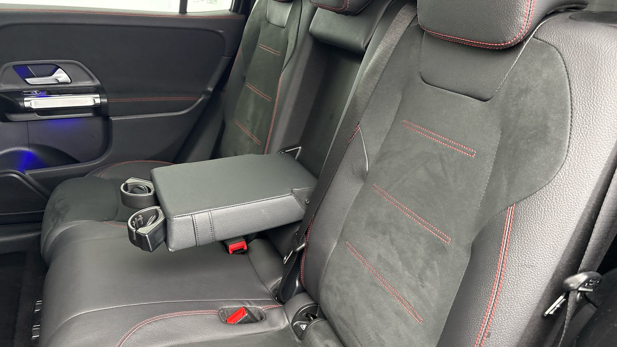 Mercedes-Benz GLB Image 9