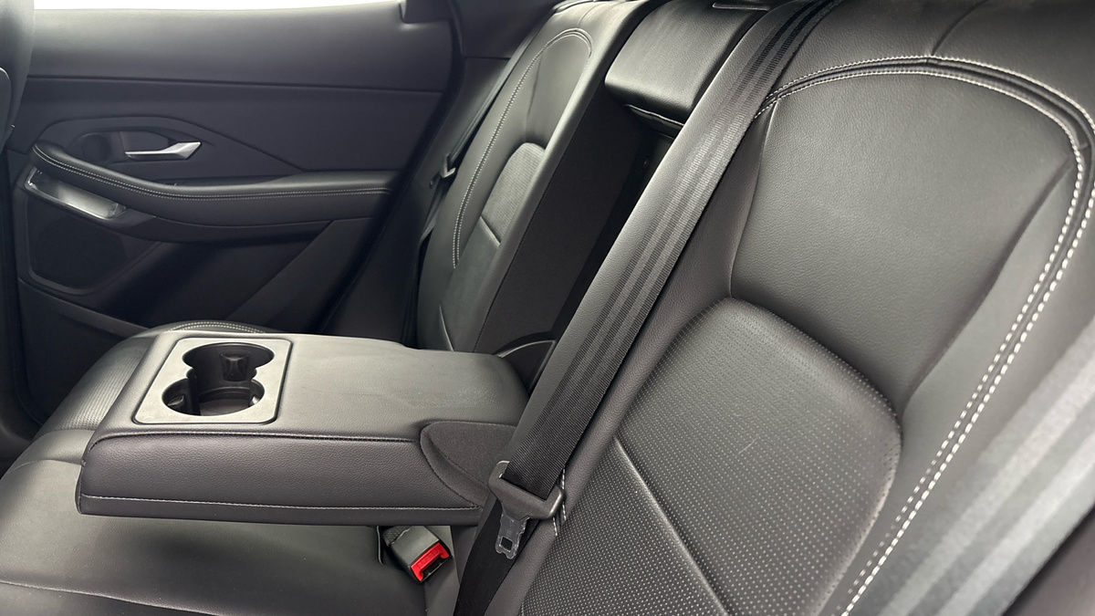 Jaguar E-PACE Image 9