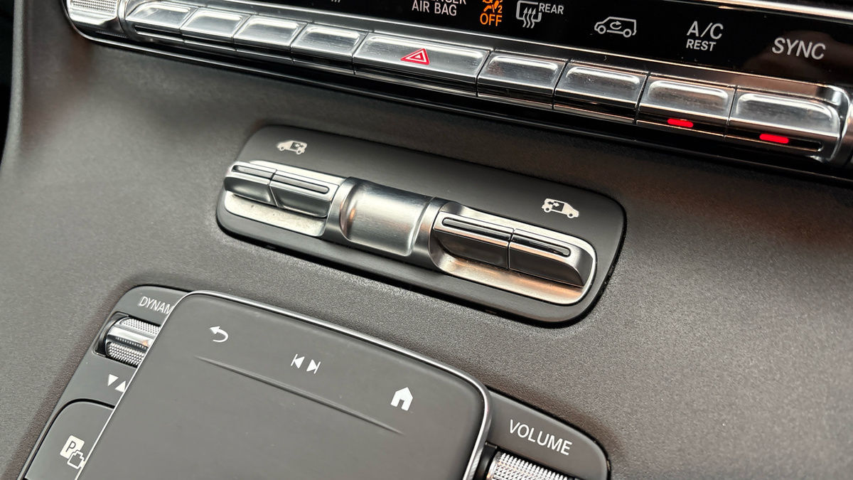 Mercedes-Benz V Class Image 27