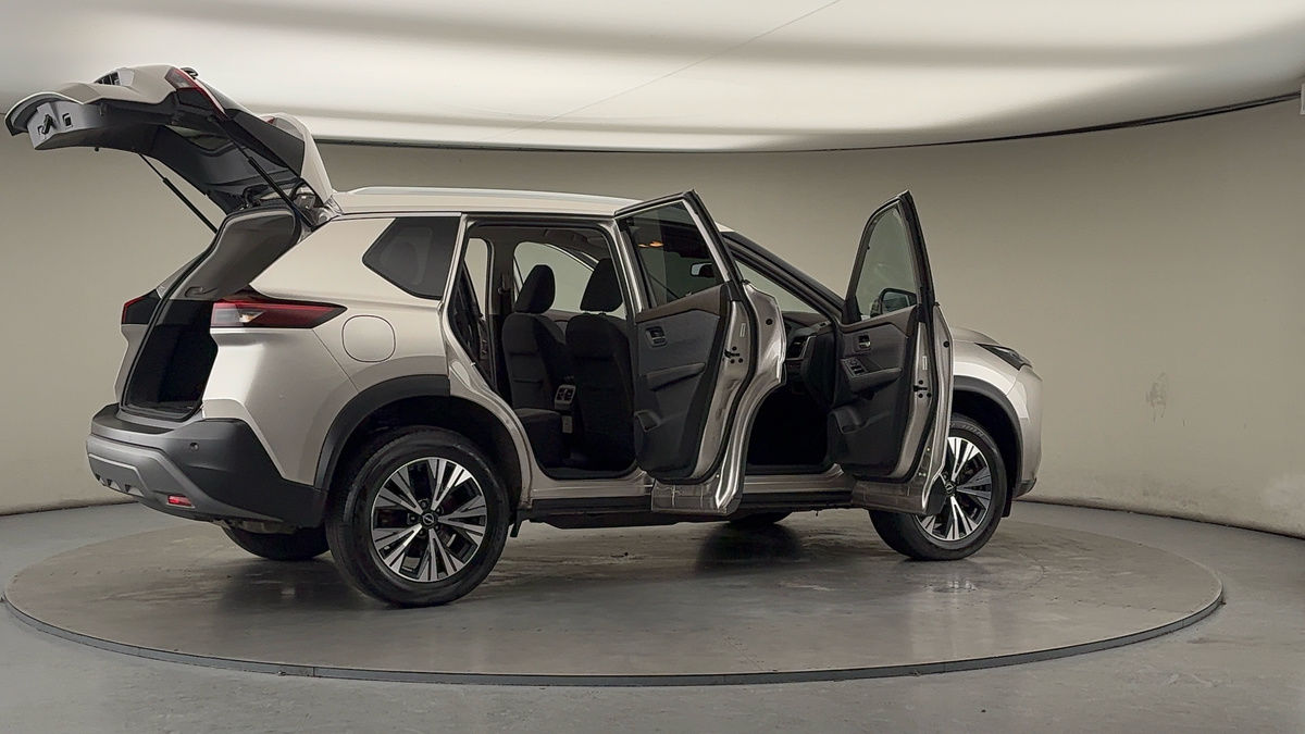 More views of Nissan X-Trail