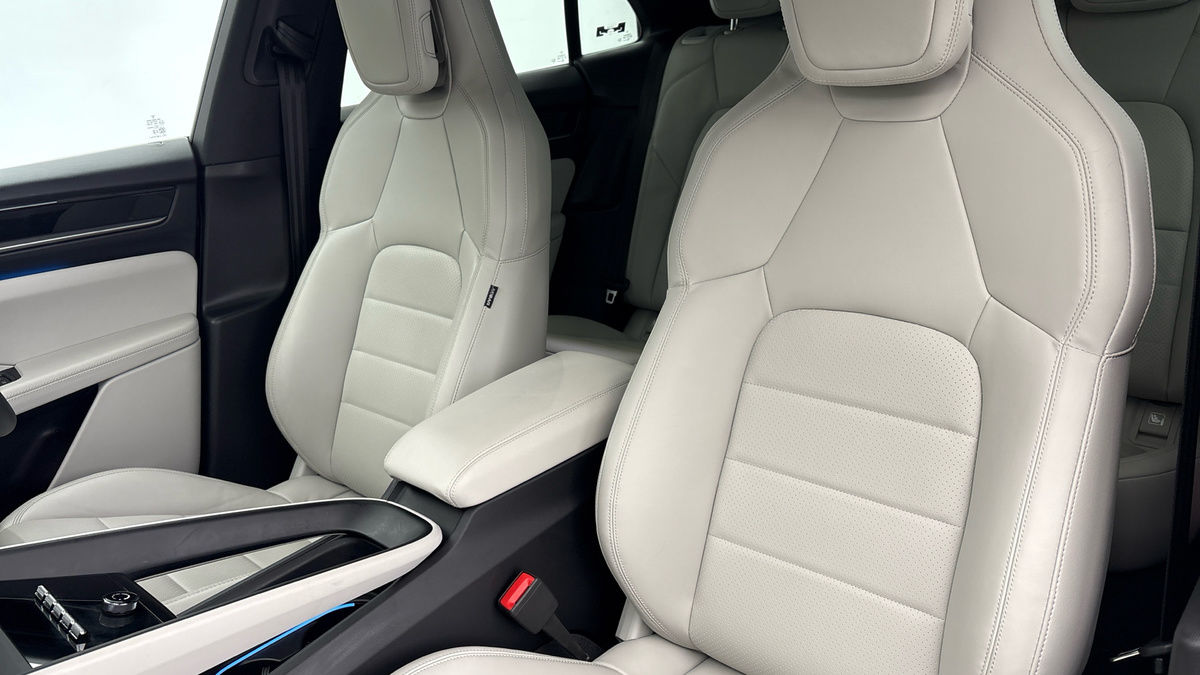 Porsche Macan Image 14