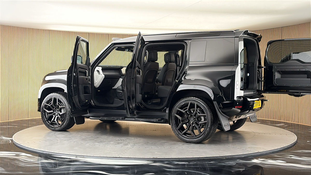 More views of Land Rover Defender 110