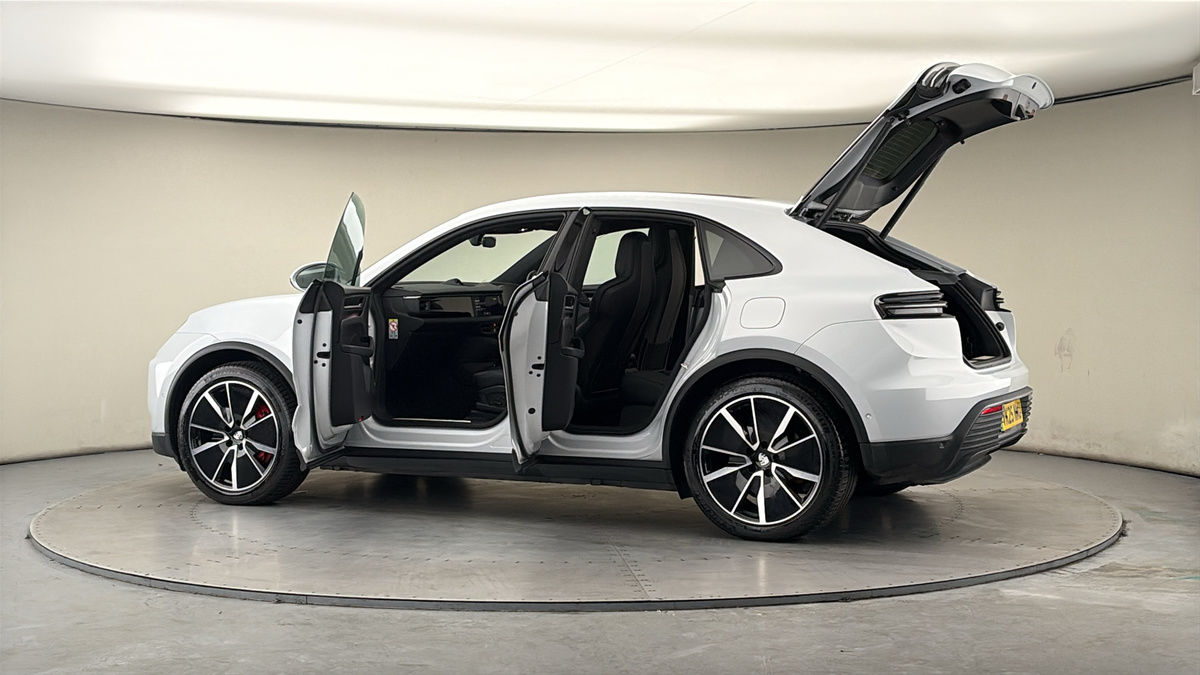 More views of Porsche Macan