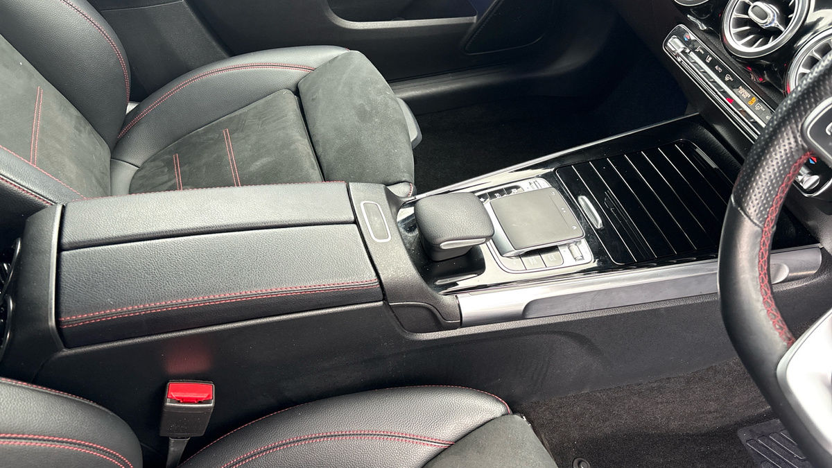 Mercedes-Benz GLB Image 18